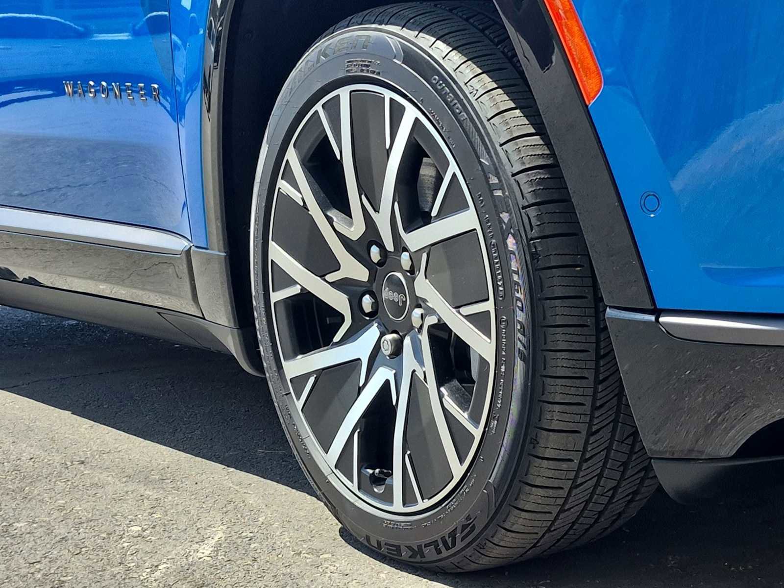 Used 2025 Jeep Wagoneer S Limited AWD/4WD image 12
