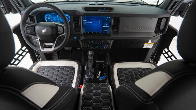 Used 2025 Ford Bronco Pickup image 2