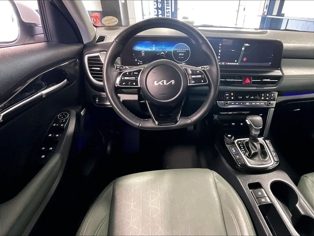 Used 2024 Kia Seltos SX w/ SX Sunroof Package AWD/4WD image 18