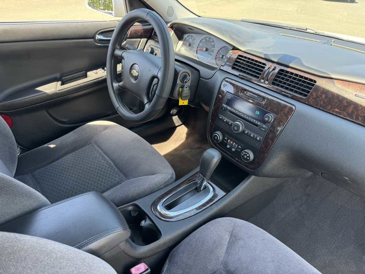 Used 2015 Chevrolet Impala LT image 13