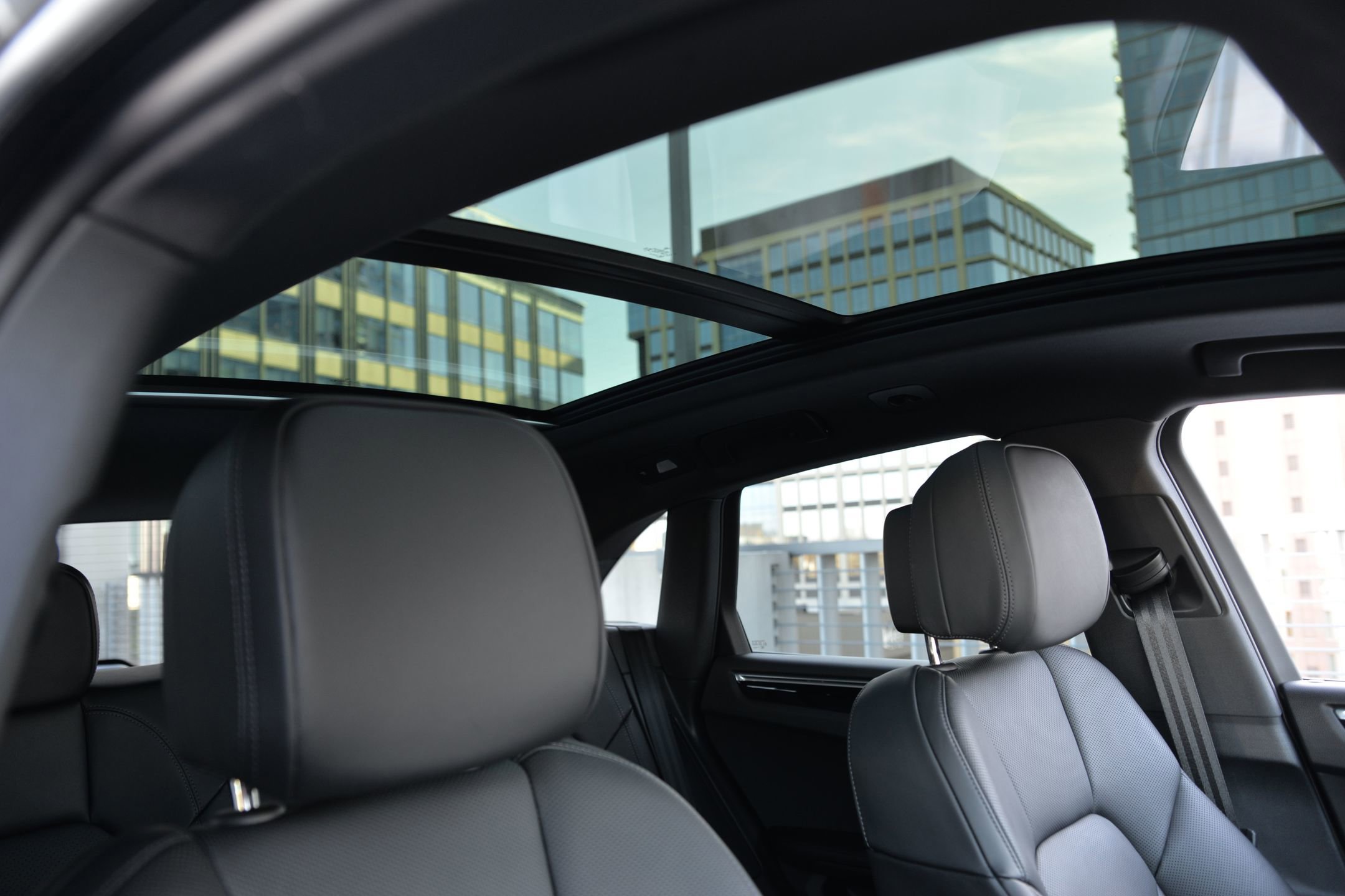 Certified 2025 Porsche Macan image 15