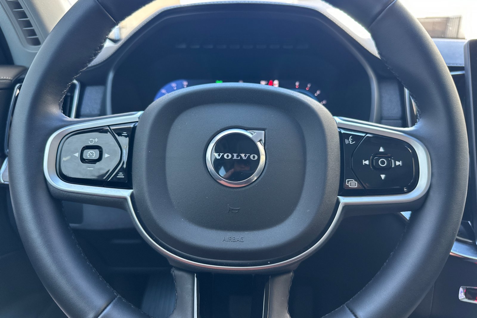 Certified 2025 Volvo XC90 B5 Core w/ Protection Package Premier image 26