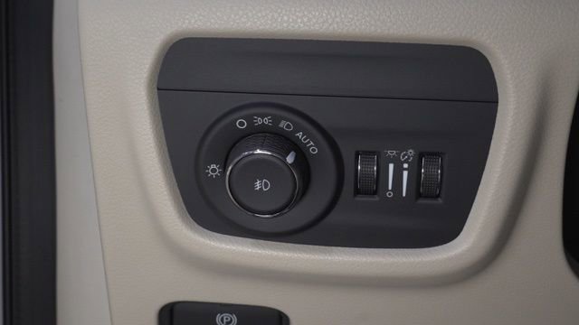 New 2025 Jeep Grand Cherokee L Limited w/ Luxury Tech Group II image 37