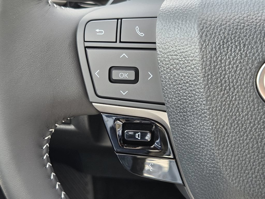 Used 2026 Toyota Camry SE FWD image 23