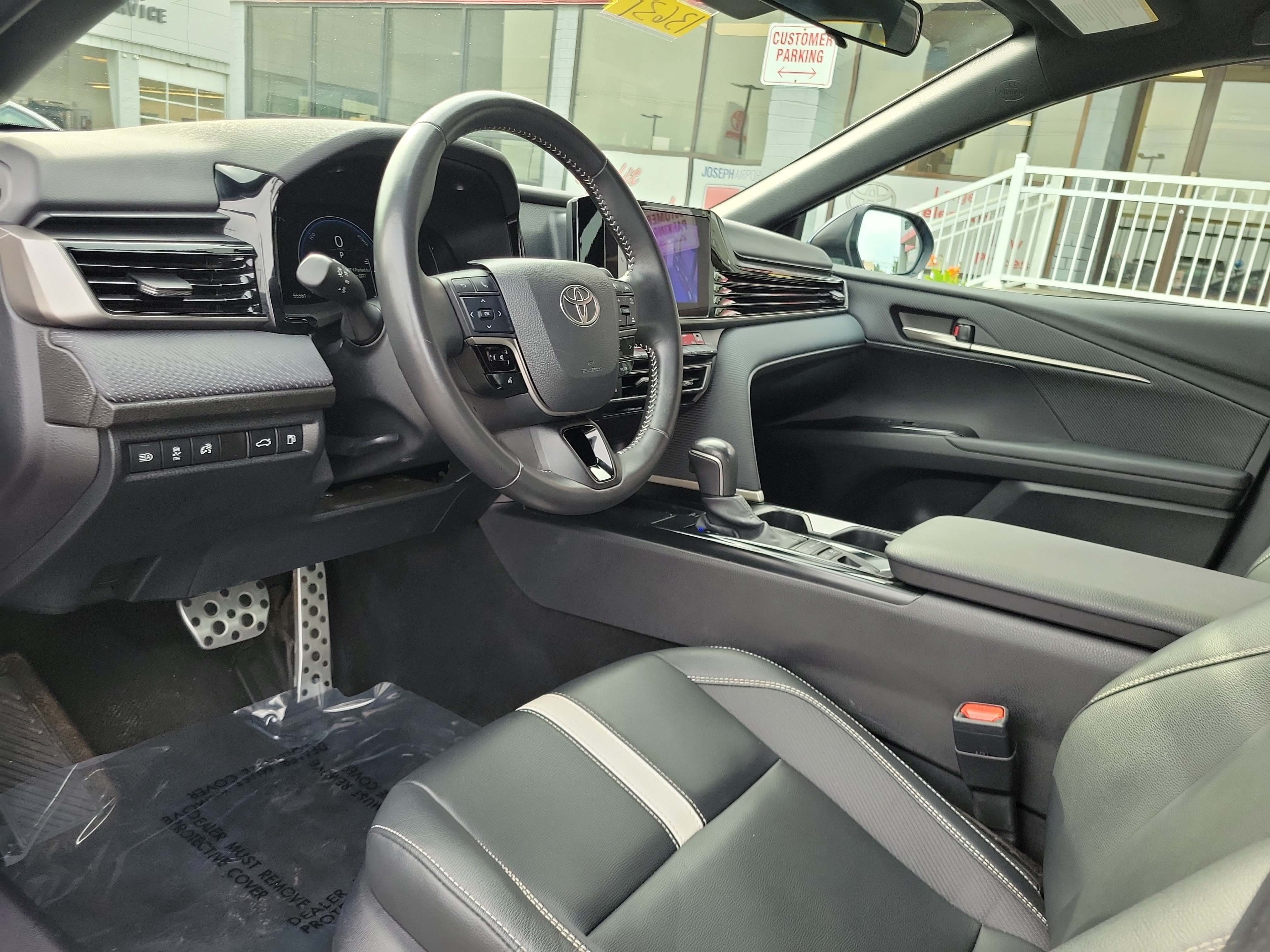 Used 2025 Toyota Camry SE FWD image 19