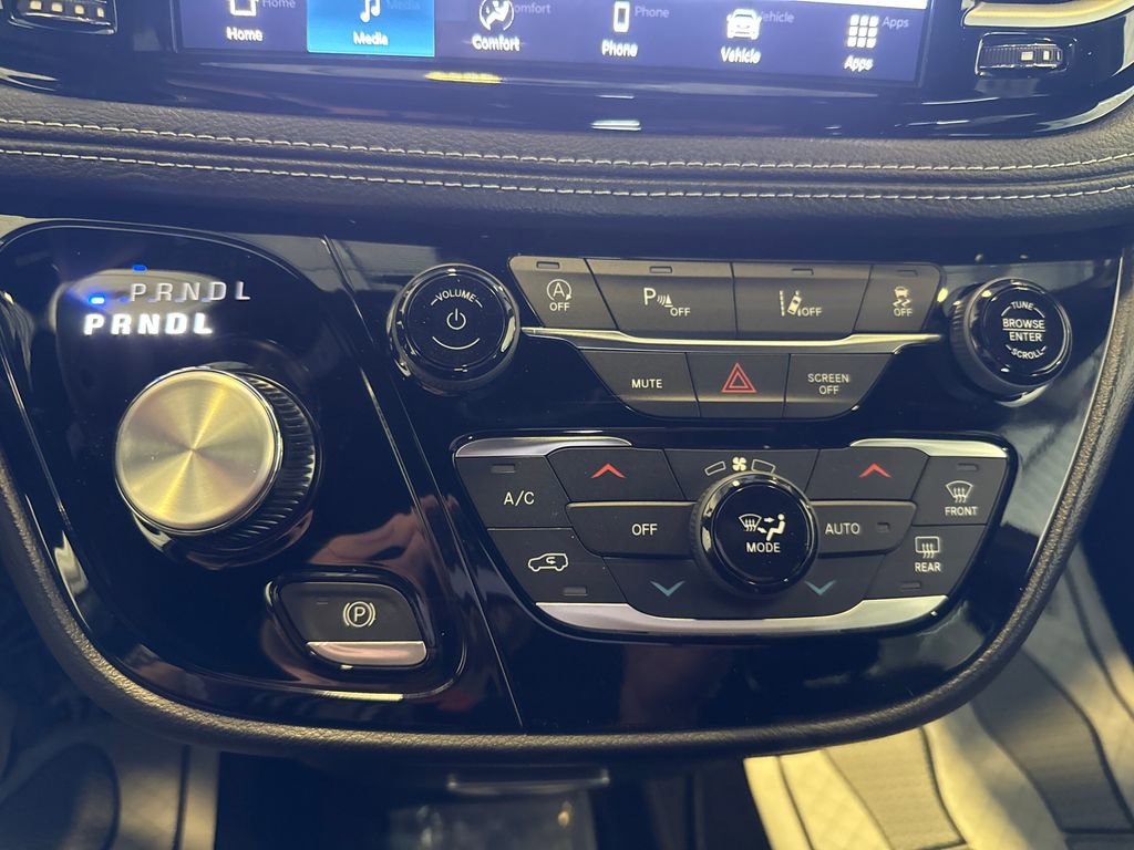 New 2027 Chrysler Pacifica Select AWD/4WD image 18