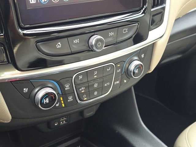 Used 2022 Chevrolet Traverse Premier FWD image 39