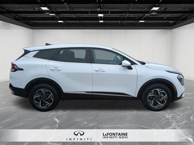 Used 2025 Kia Sportage LX image 9