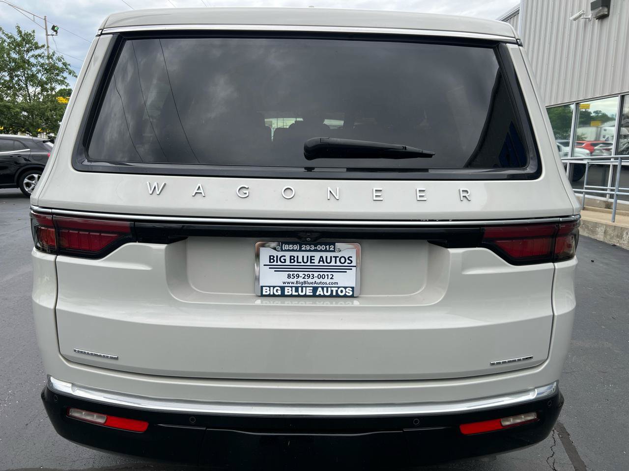 Used 2022 Jeep Wagoneer Series II AWD/4WD image 4
