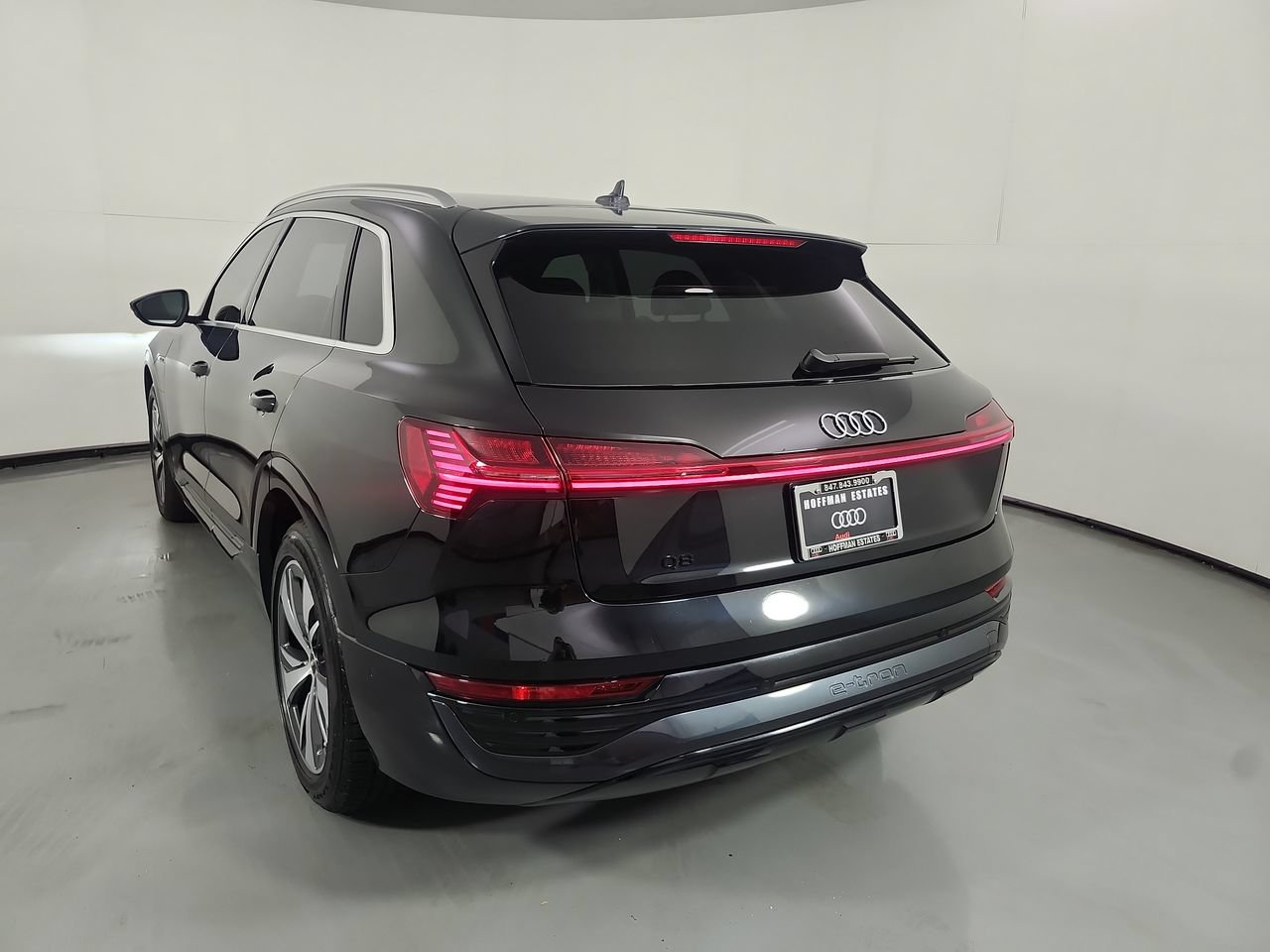 Used 2024 Audi Q8 e-tron Premium Plus AWD/4WD image 5