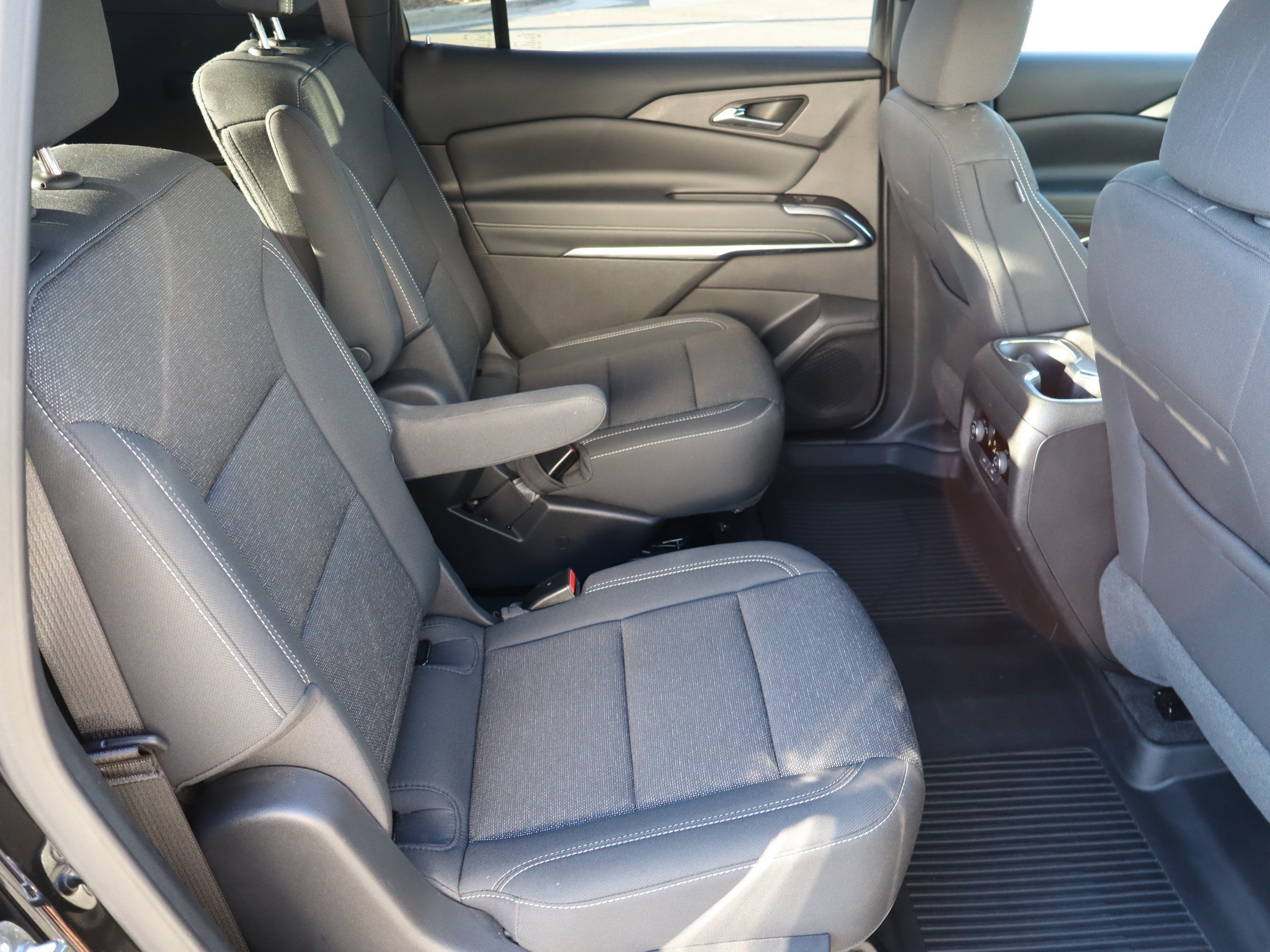 Used 2025 Chevrolet Traverse LT AWD/4WD image 35