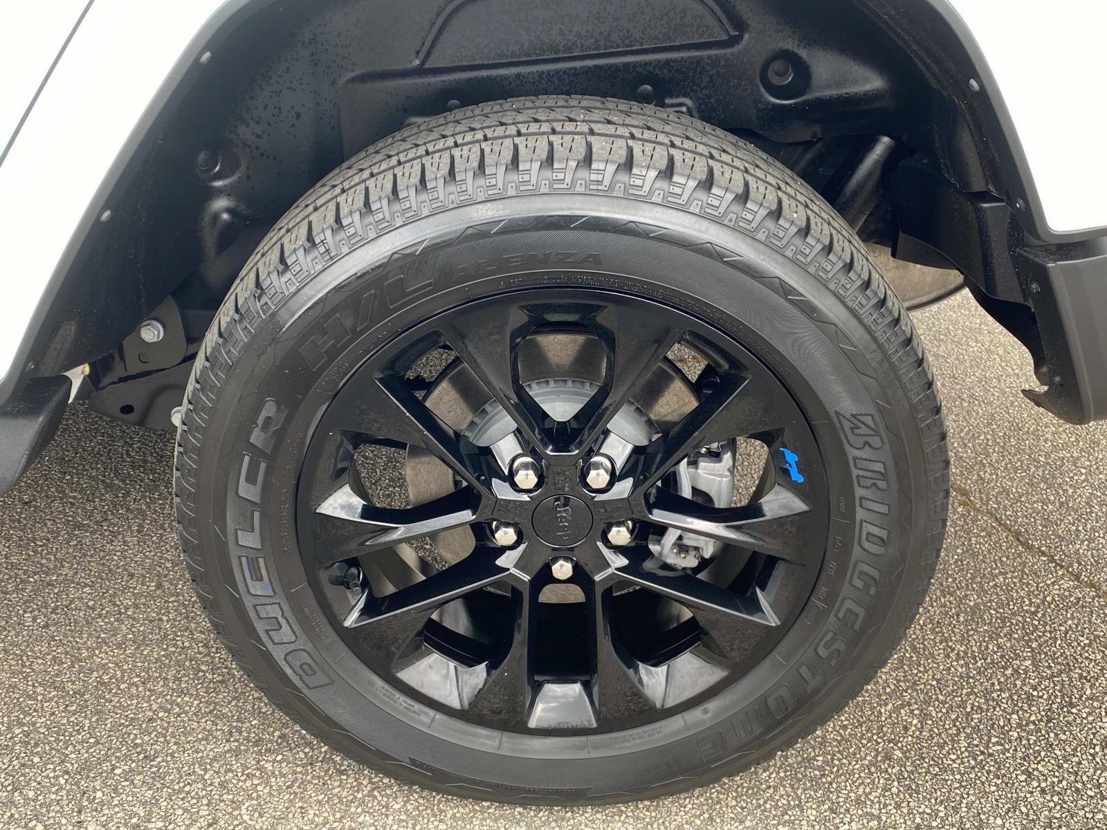 Used 2023 Jeep Wrangler Sahara w/ Cold Weather Group image 15