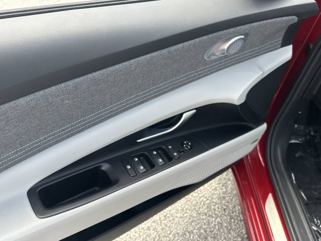 Certified 2024 Hyundai Elantra Limited FWD image 17