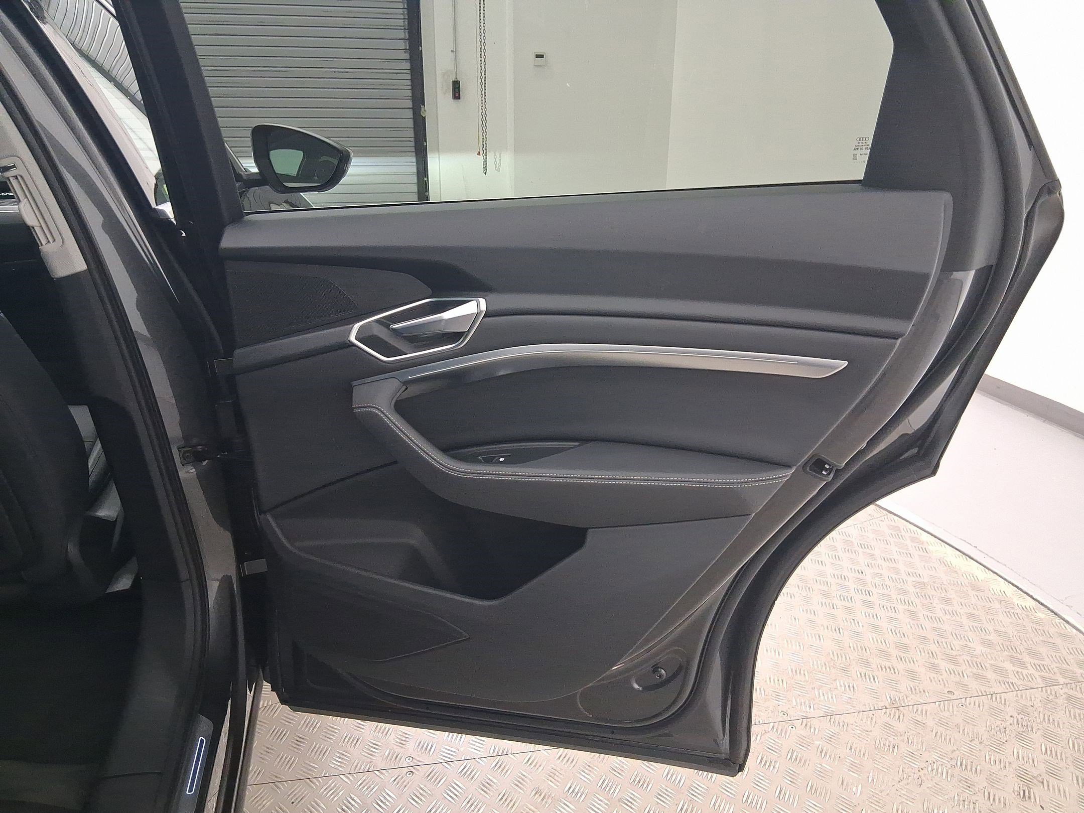 Used 2022 Audi e-tron Premium image 29