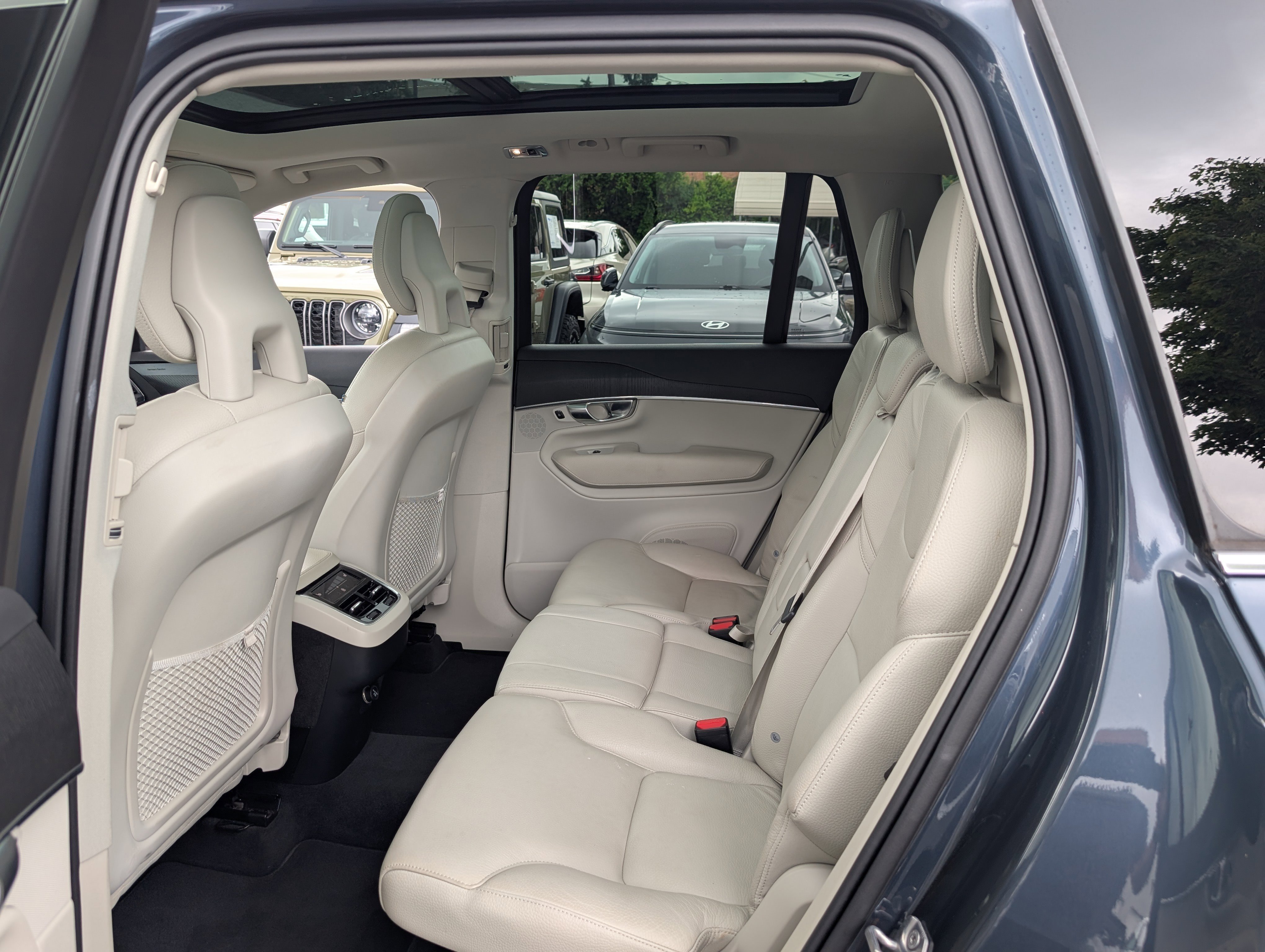 Used 2020 Volvo XC90 T6 Momentum AWD/4WD image 15