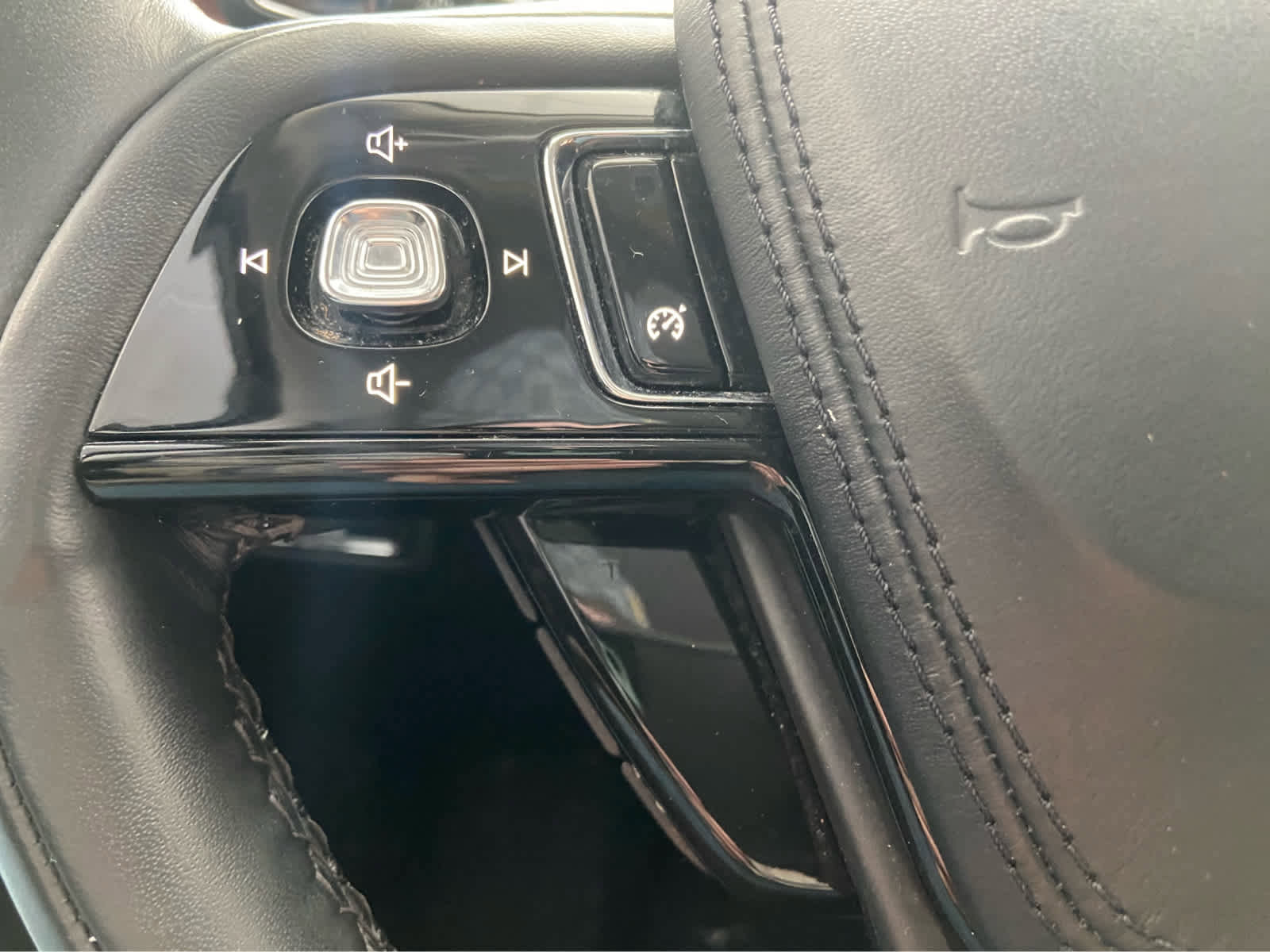 Used 2023 Lincoln Aviator Reserve w/ Class IV Trailer Tow Package image 25