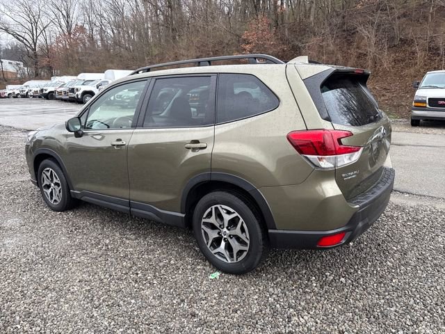 Used 2023 Subaru Forester Premium image 3