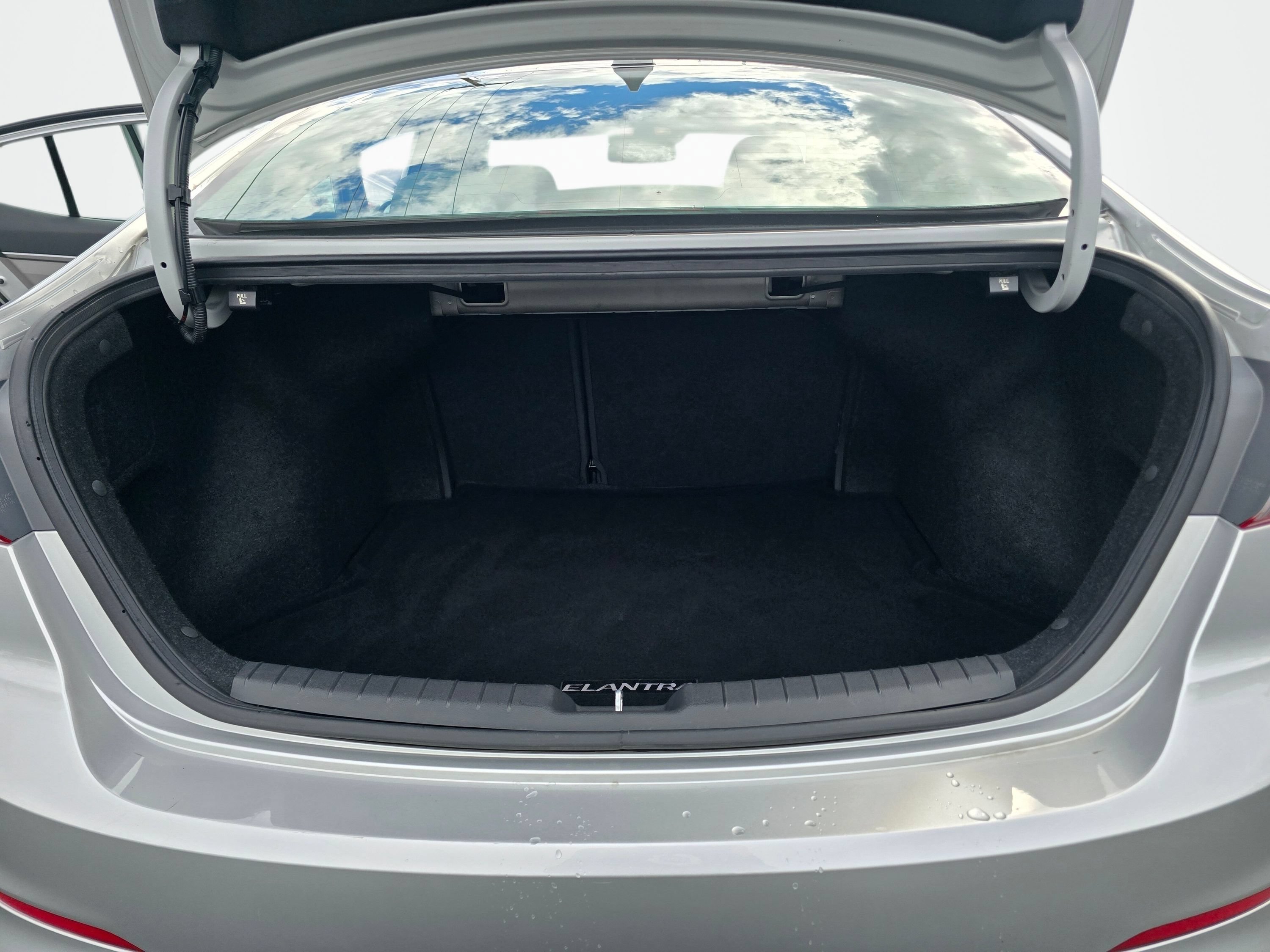 Used 2018 Hyundai Elantra Value Edition FWD image 11