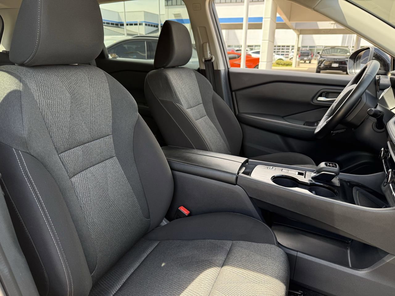 Used 2025 Nissan Rogue SV image 21