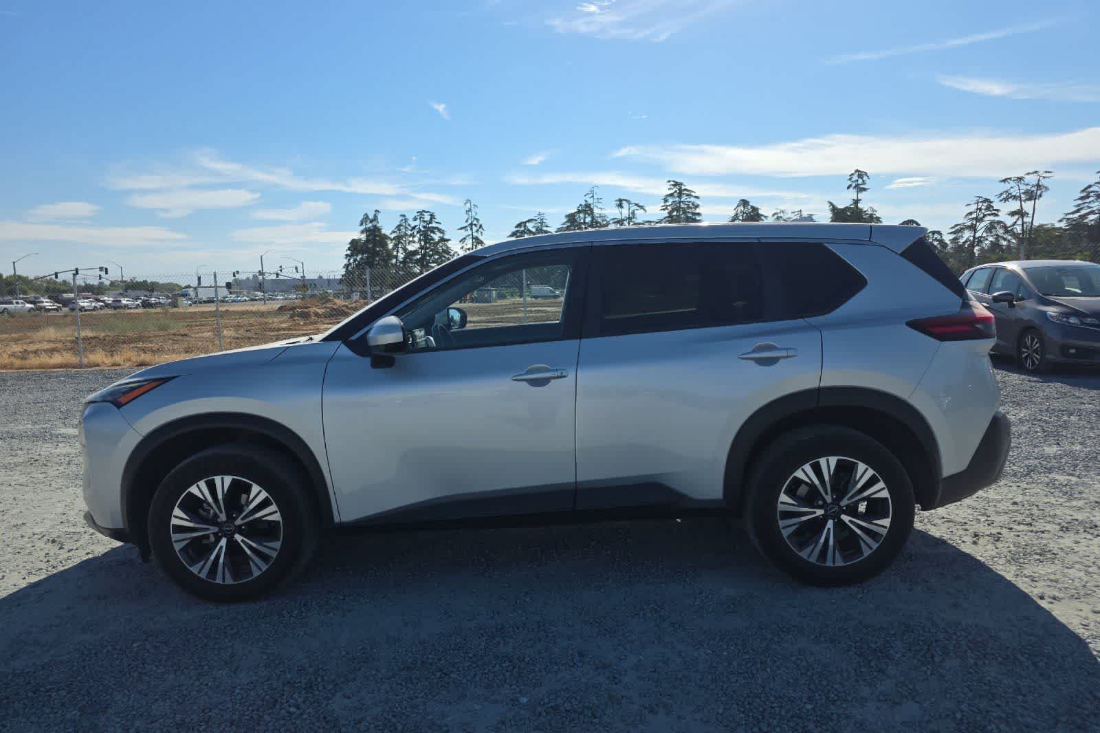 Used 2023 Nissan Rogue SV FWD image 6