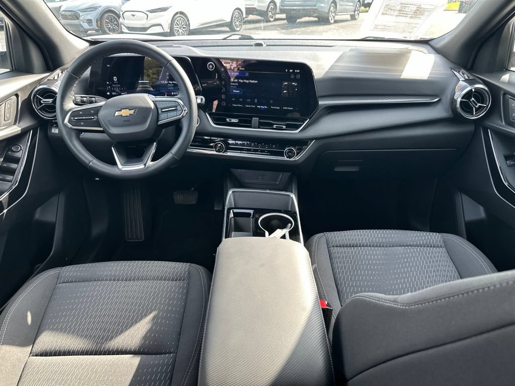 Used 2025 Chevrolet Equinox LT AWD/4WD image 13
