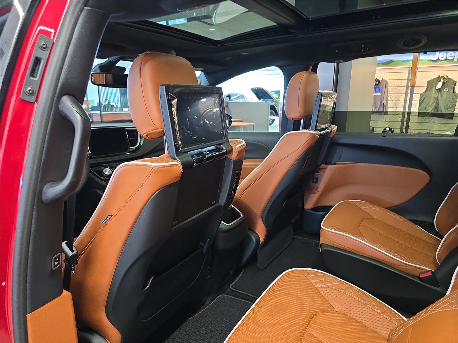 New 2026 Chrysler Pacifica Pinnacle image 13