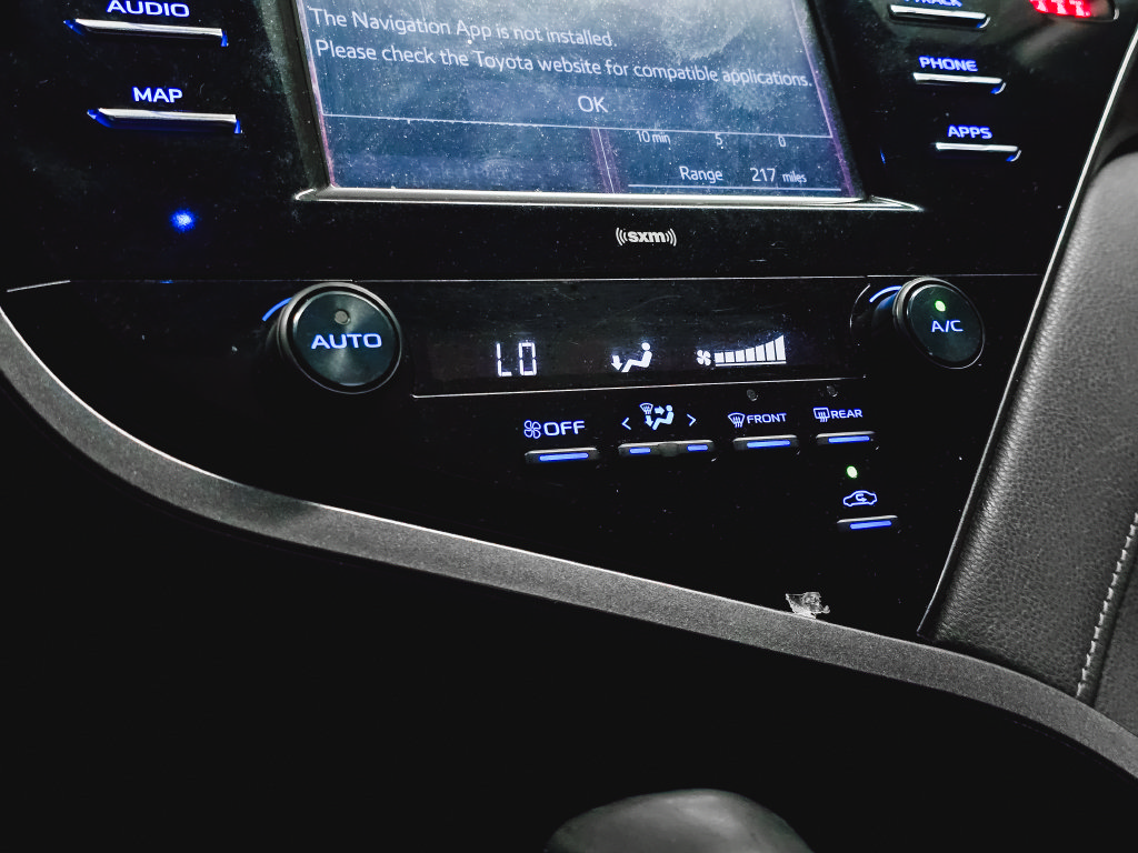 Used 2020 Toyota Camry SE FWD image 29