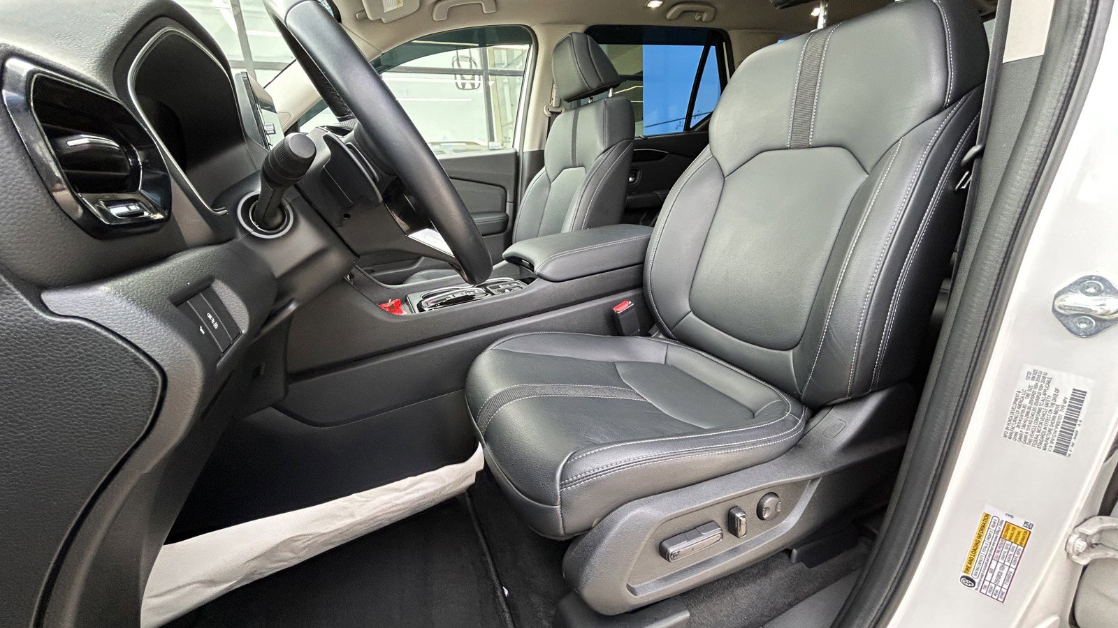 Used 2023 Honda Pilot Touring image 12