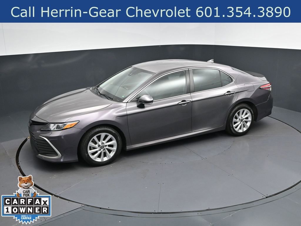 Used 2023 Toyota Camry LE image 32