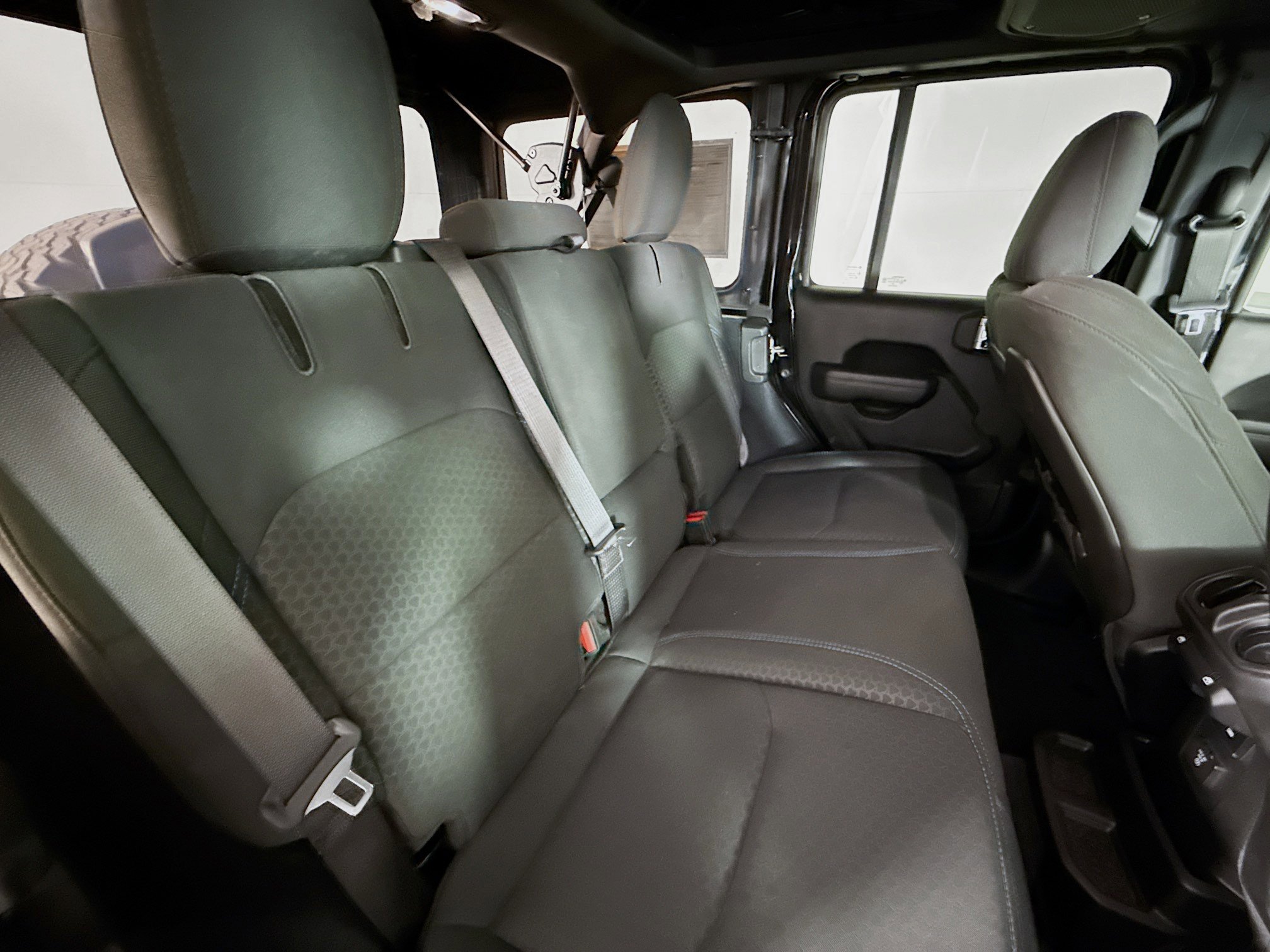 Used 2024 Jeep Wrangler Unlimited Rubicon 4xe image 31