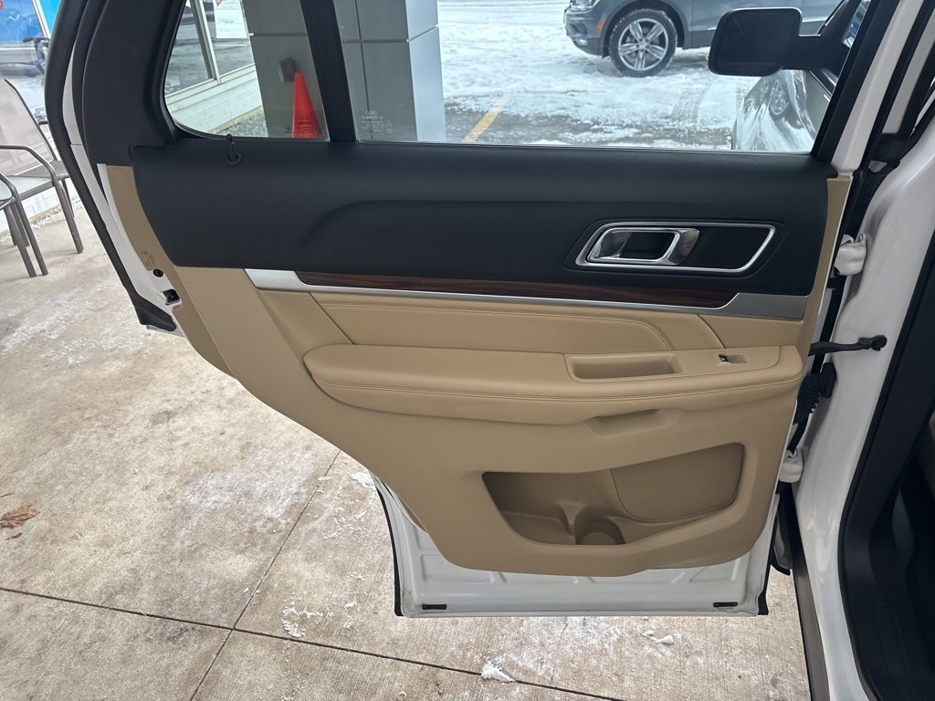 Used 2017 Ford Explorer Limited image 21