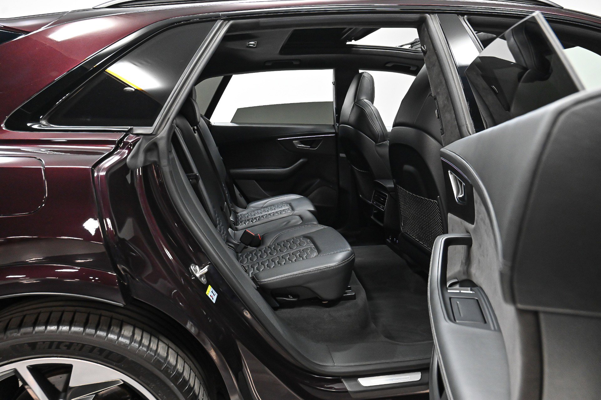 Used 2021 Audi RS Q8 w/ Carbon Optic Package image 28