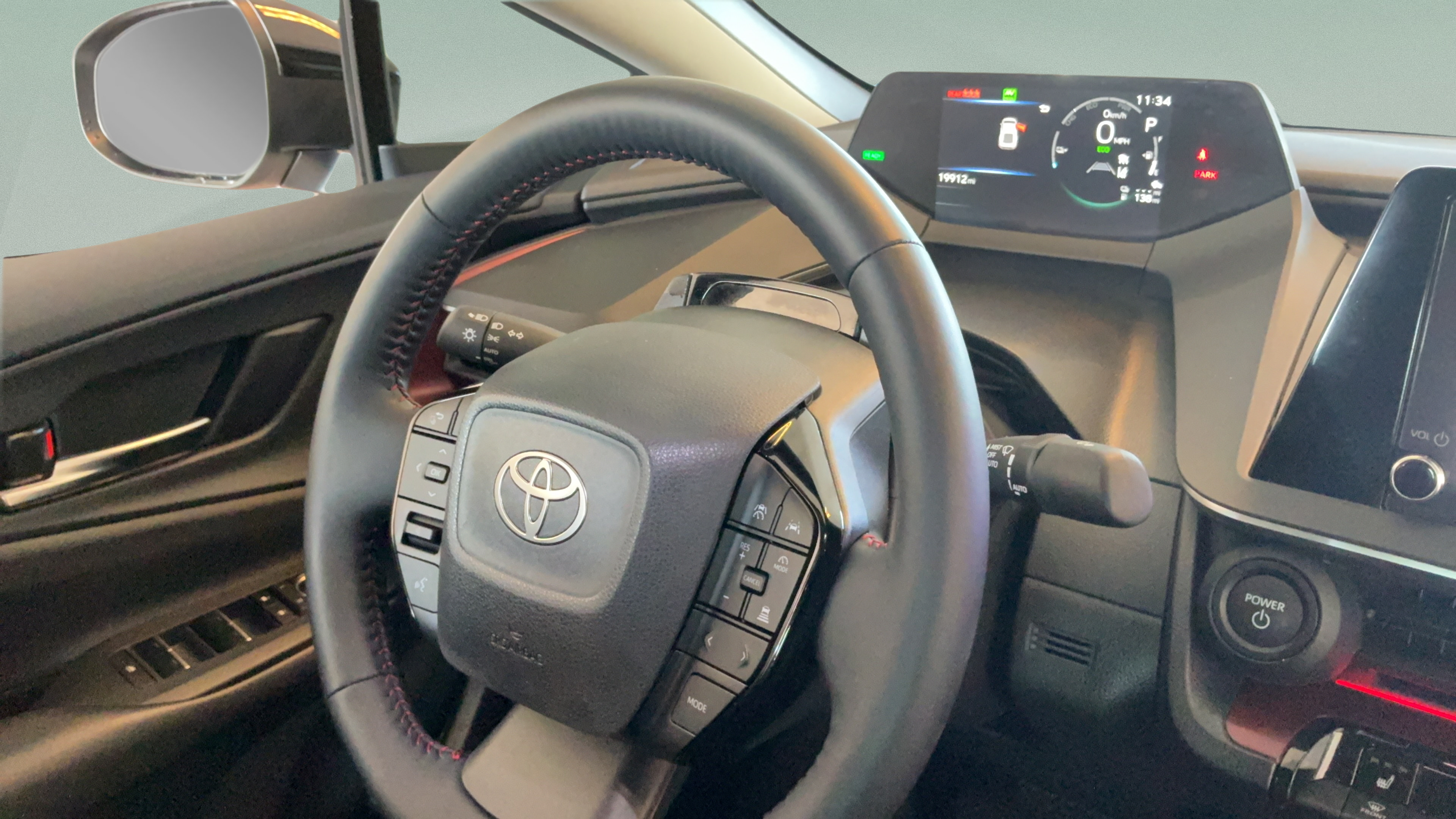 Certified 2026 Toyota Prius Plug-In Hybrid FWD image 36