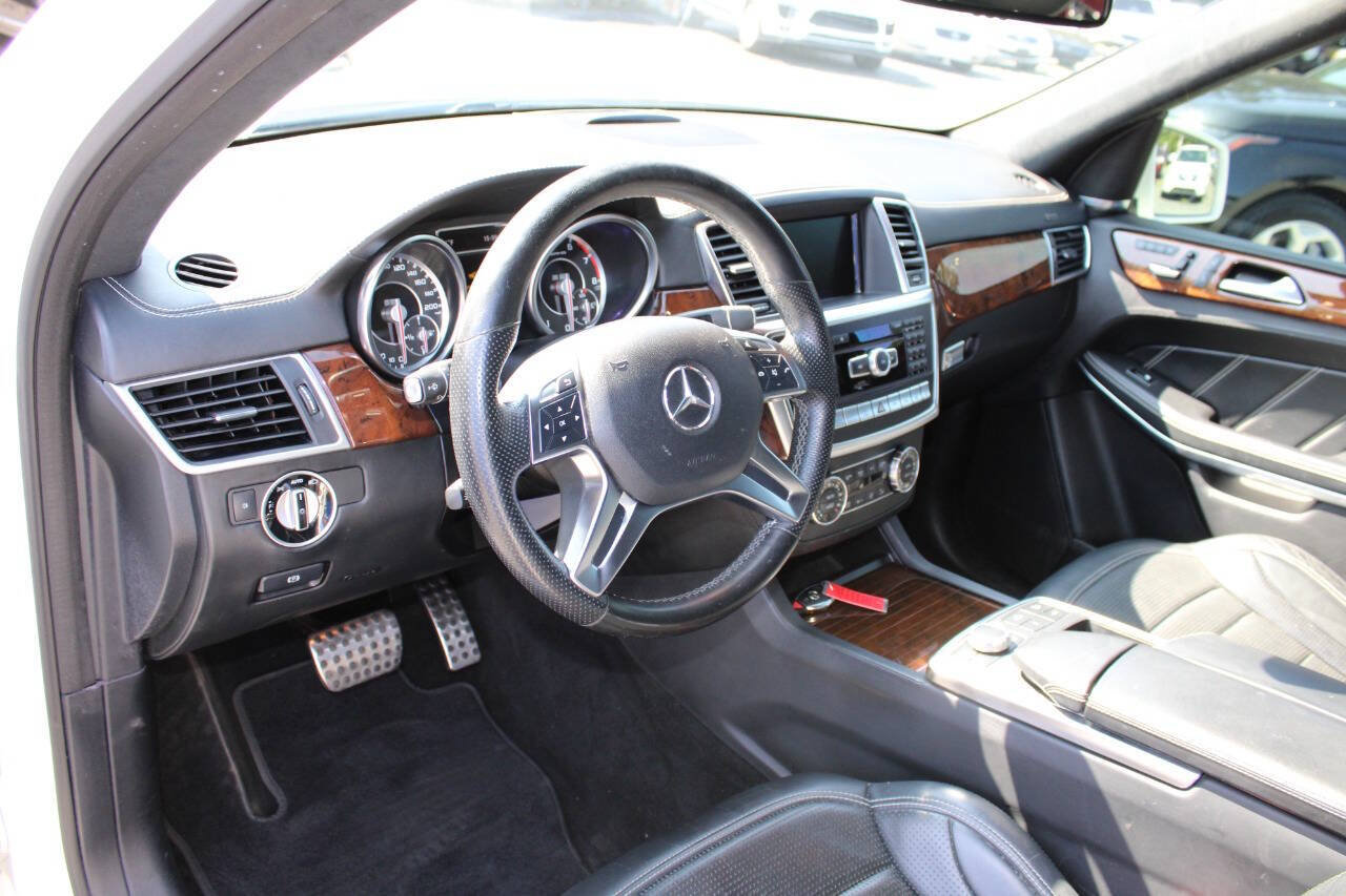 Used 2015 Mercedes-Benz GL 63 AMG 4MATIC w/ Accessory Chrome Package image 13