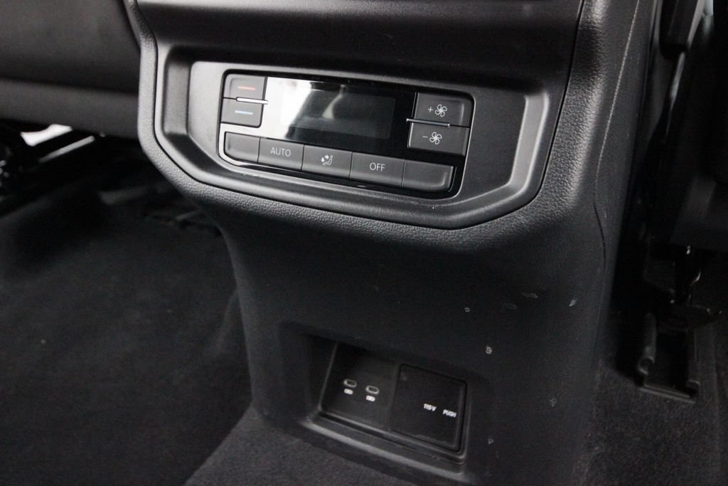 Used 2025 Volkswagen Atlas SE AWD/4WD image 32
