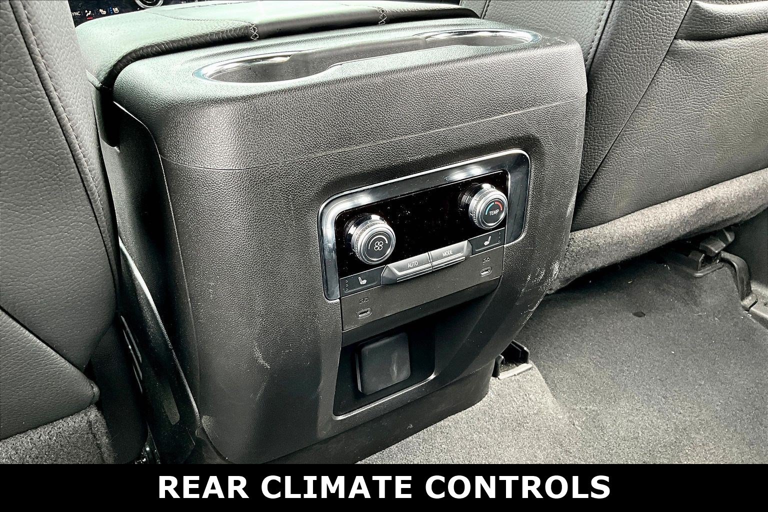 Used 2025 GMC Yukon XL Denali AWD/4WD image 10