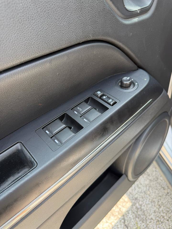 Used 2011 Jeep Patriot Latitude AWD/4WD image 16