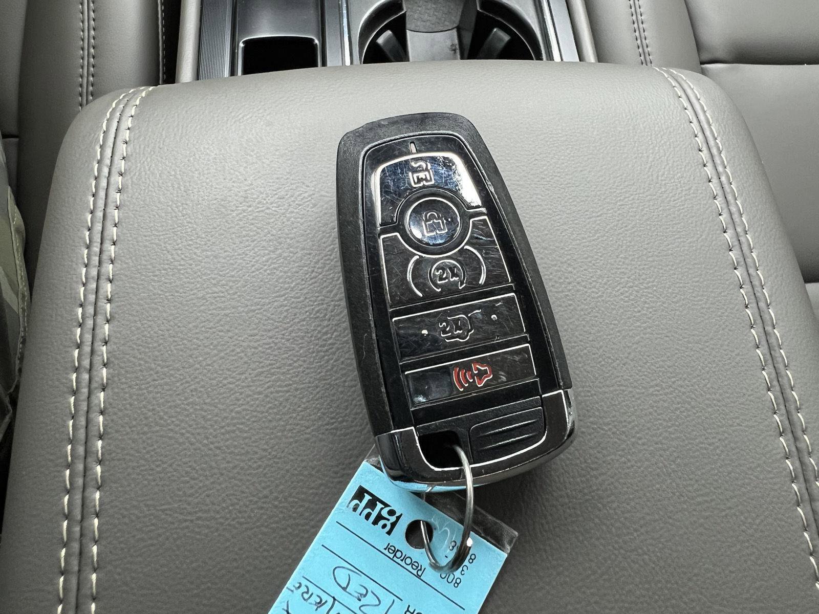 Used 2025 Lincoln Corsair AWD image 37