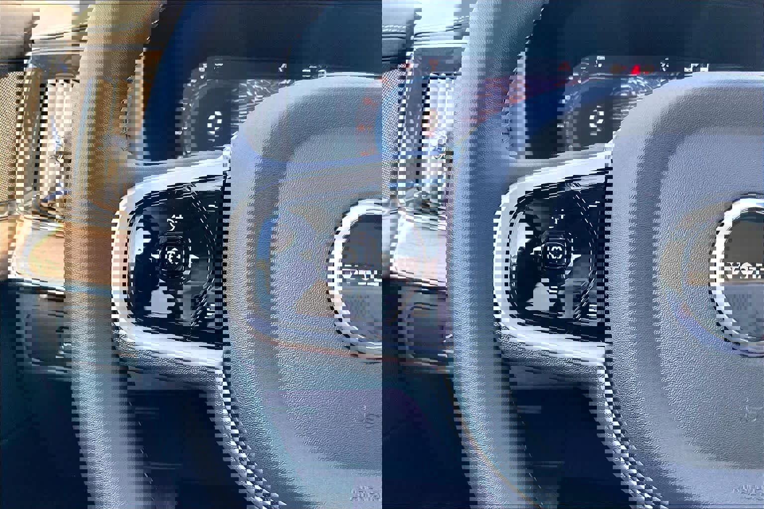 Used 2025 Volvo XC90 B6 Core w/ Protection Package Premier image 21