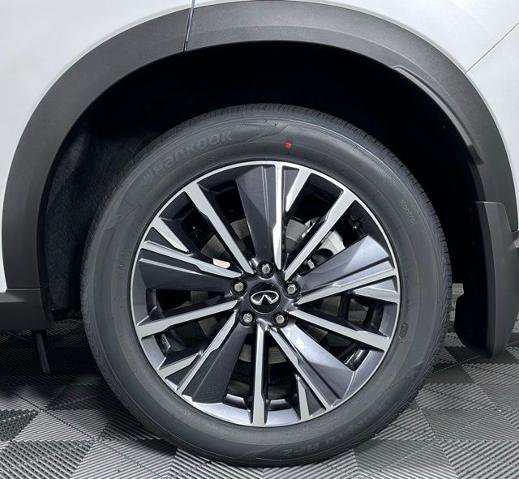 Certified 2026 INFINITI QX60 Luxe w/ Family Package image 11