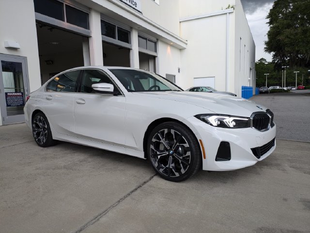 New 2026 BMW 330i Sedan w/ Premium Package RWD image 2
