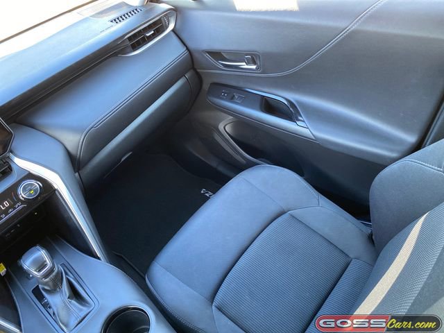 Used 2022 Toyota Venza LE image 15