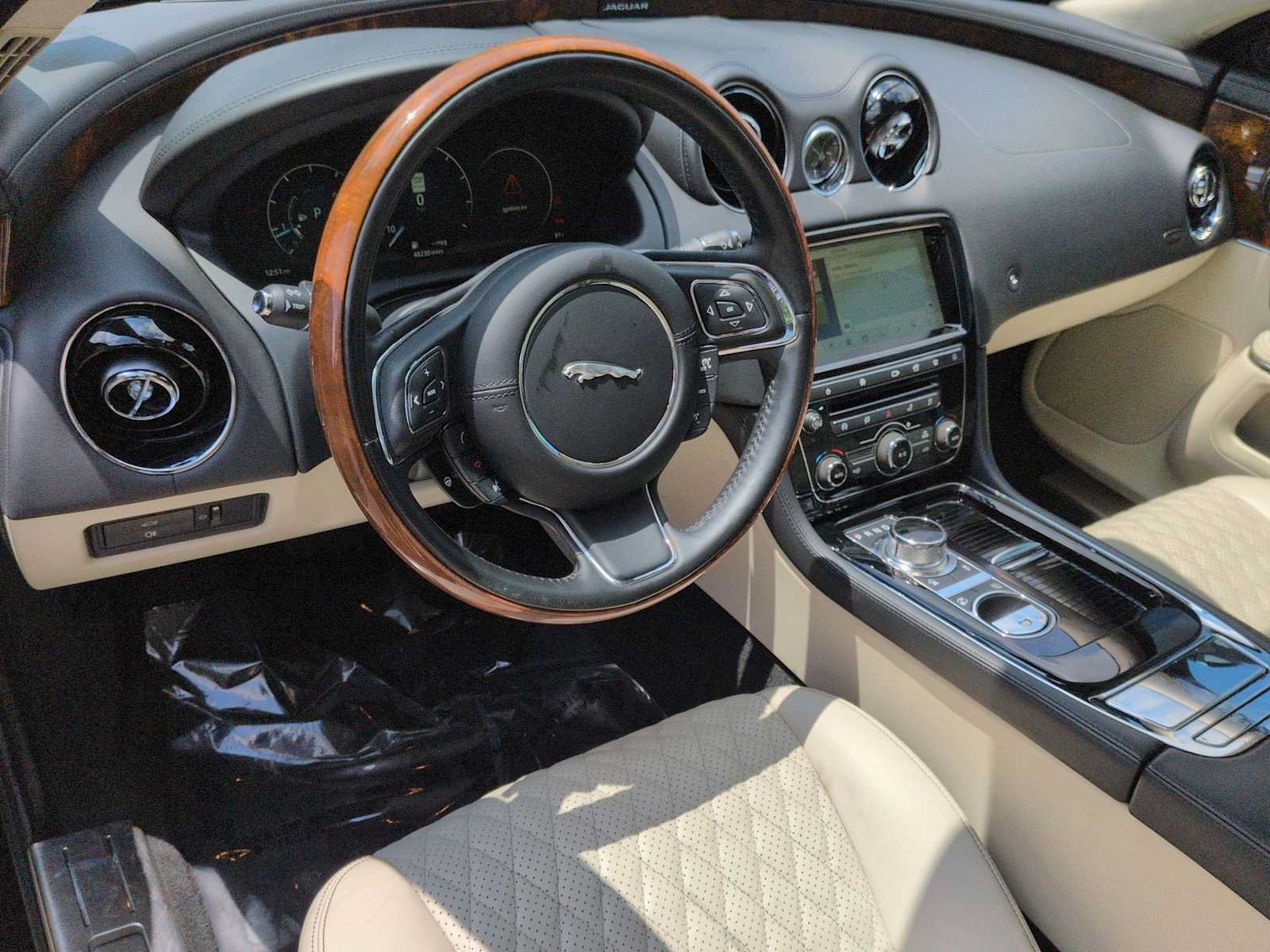 Used 2019 Jaguar XJ AWD image 10
