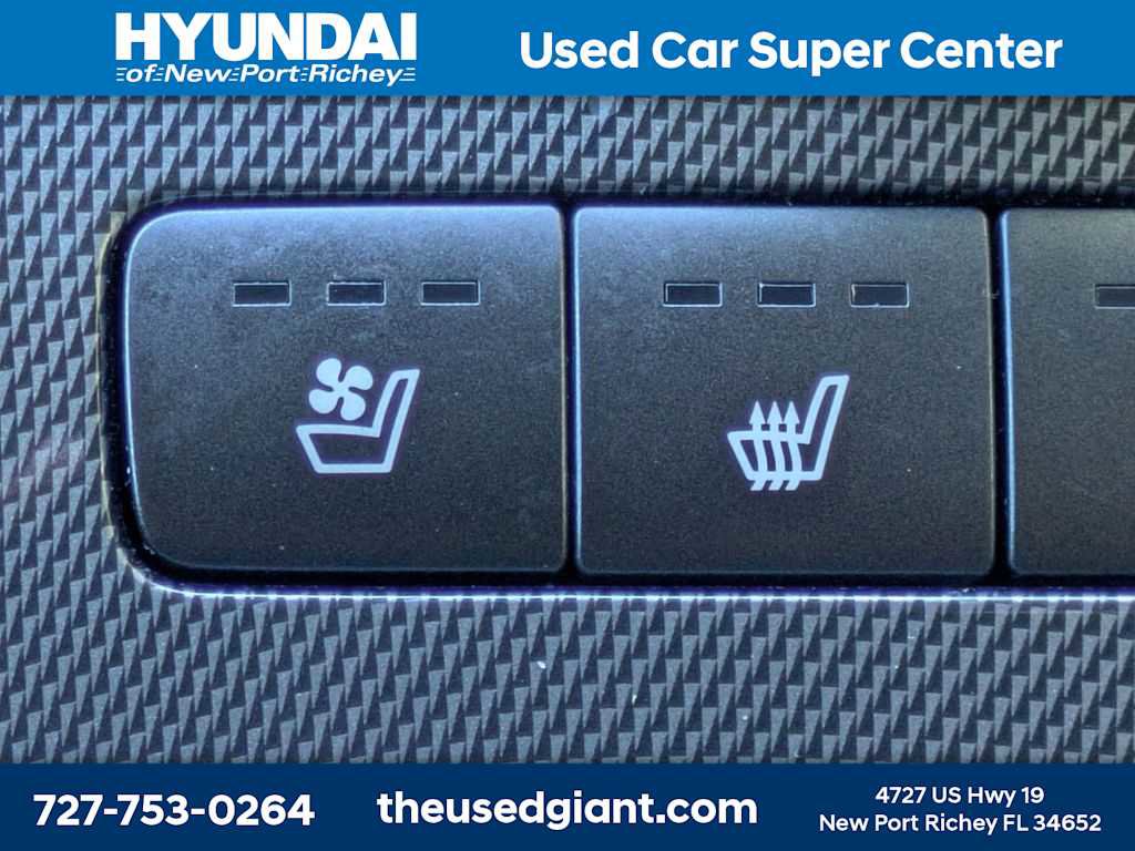 Used 2022 Hyundai Santa Fe Limited AWD/4WD image 32