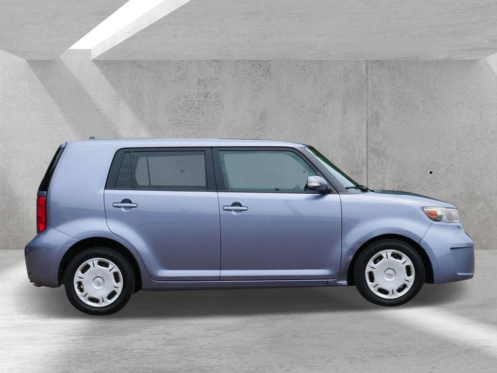Used 2009 Scion xB FWD image 2