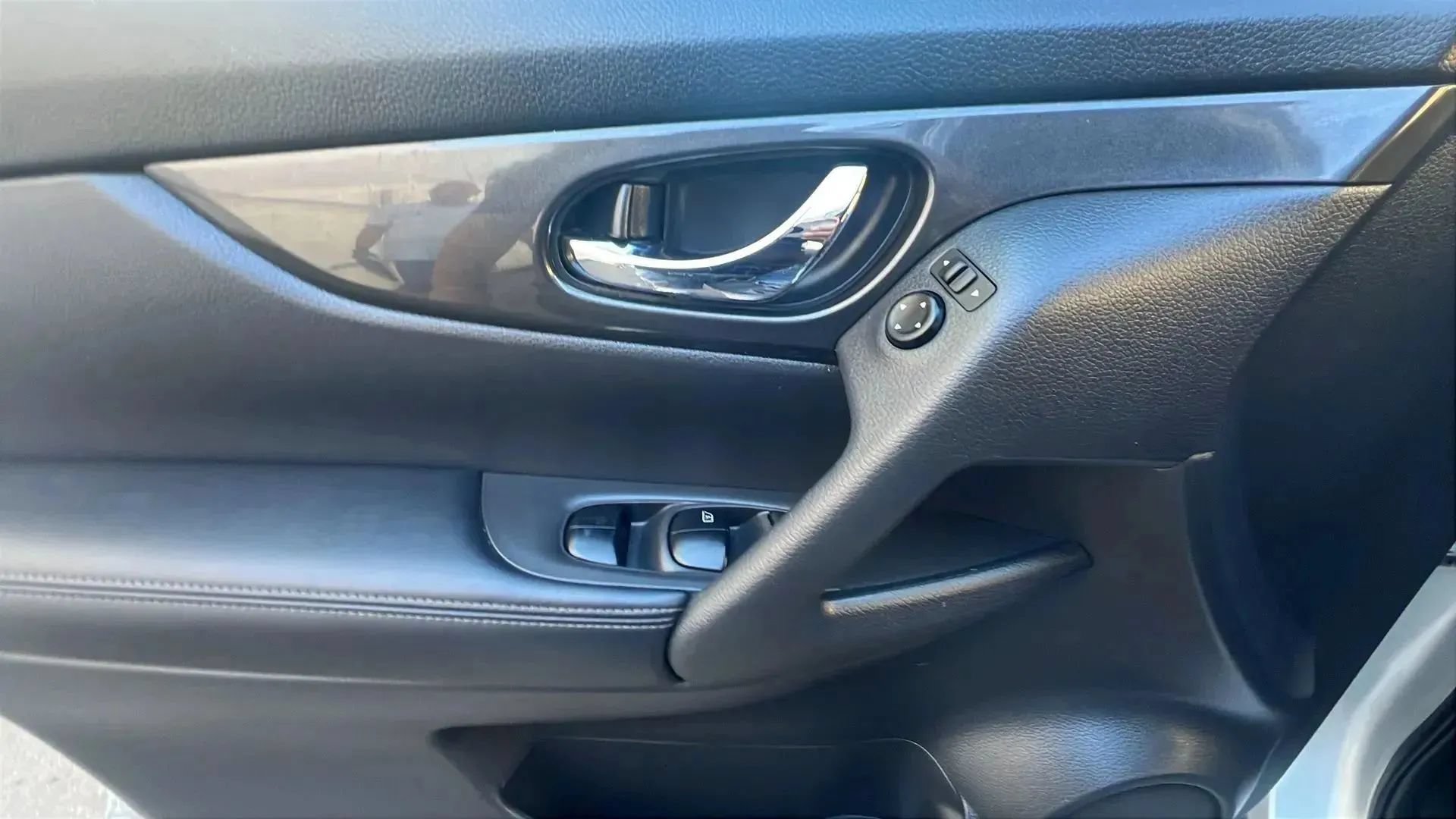 Used 2019 Nissan Rogue SV AWD/4WD image 23