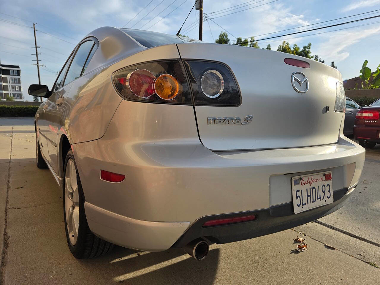 Used 2004 MAZDA MAZDA3 s w/ Moonroof & 6-CD Pkg FWD image 34