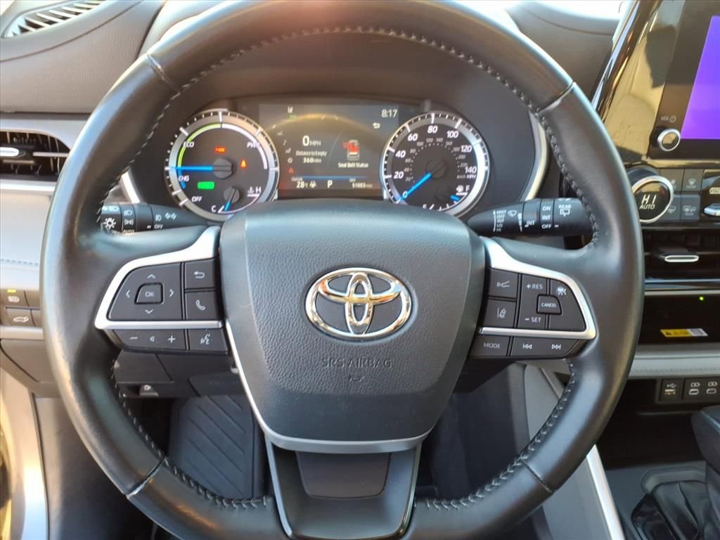 Used 2023 Toyota Highlander XLE image 29