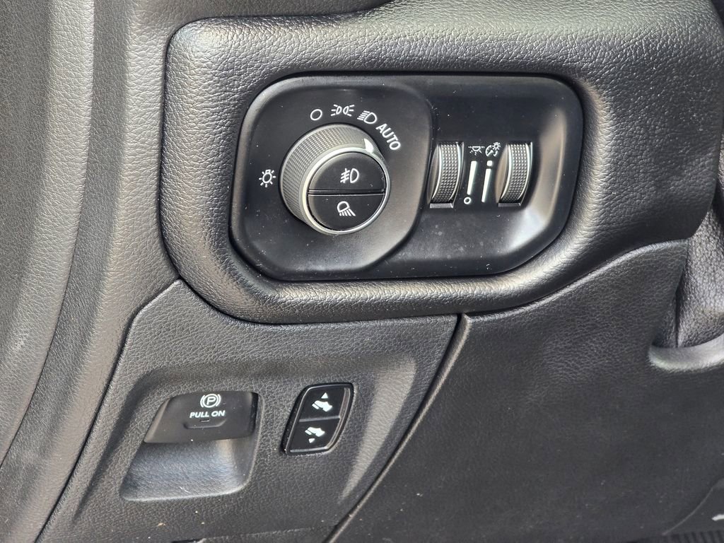 Used 2019 RAM 1500 Laramie image 37