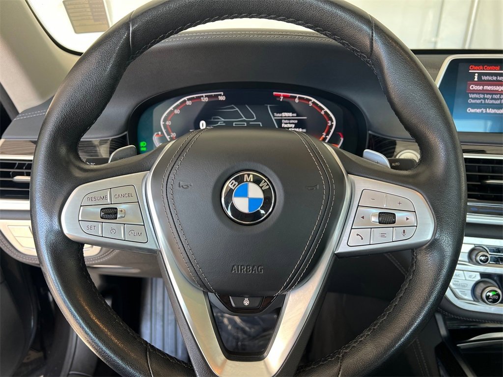 Used 2022 BMW 740i image 32
